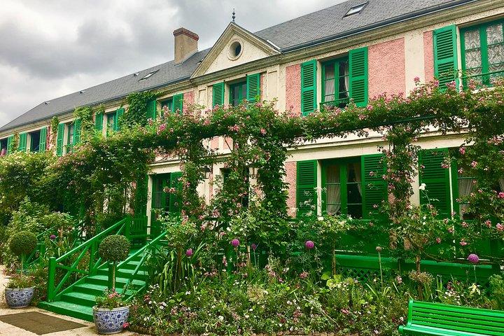 Monet's Gardens & House with Art Historian: Private Giverny Tour from Paris 