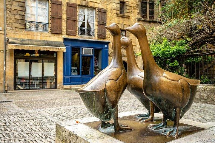 Sarlat Gourmet Tour and Market Visit