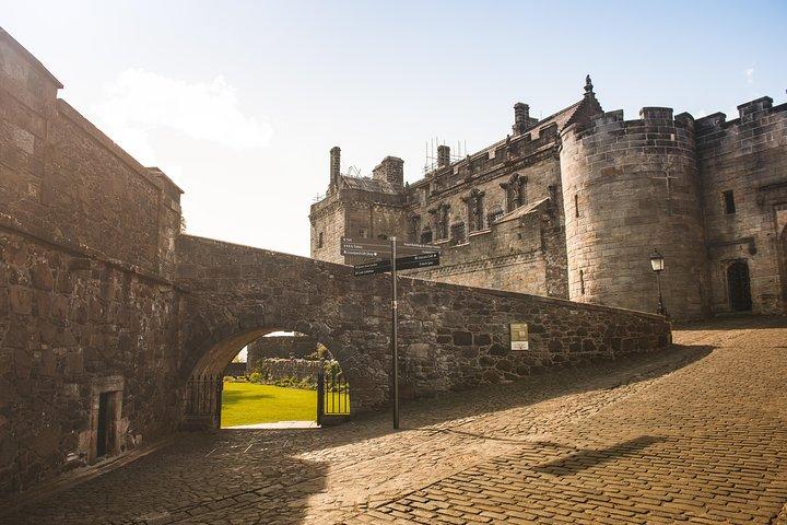 Stirling Castle, Loch Lomond and Cruise Day Tour from Glasgow