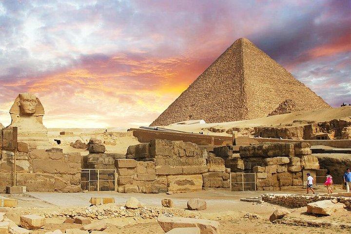 Tour to Giza Pyramids and The Egyptian Museum