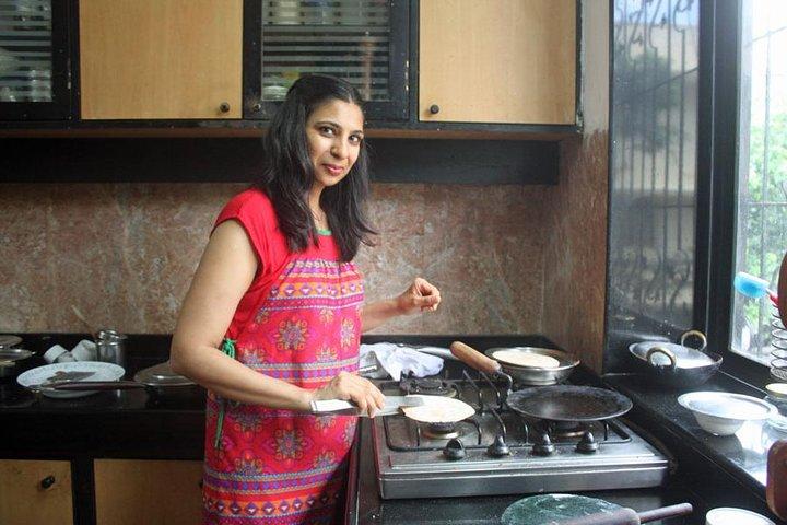 Private Market Tour and Vegetarian Cooking Class in Mumbai