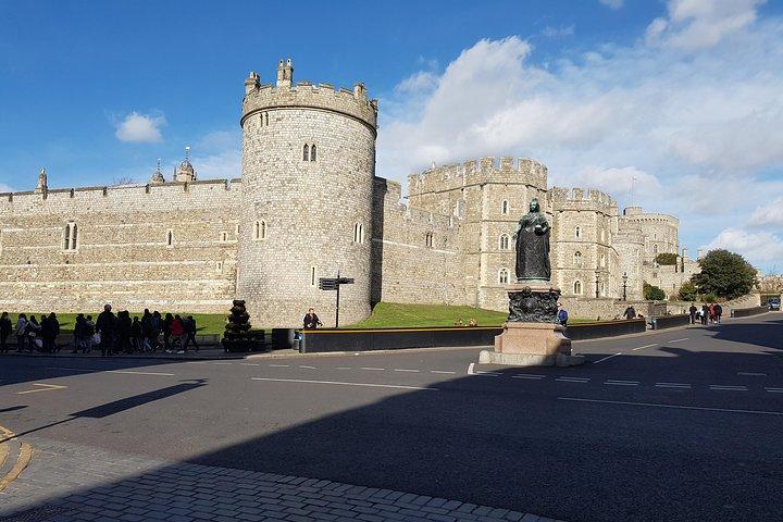 Private driver to visit London, Windsor, Bath, Stonehenge or Oxford