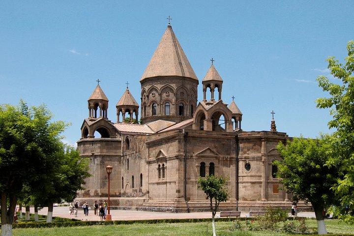 Tour through the holy sites of Echmiadzin and Zvartnots Cathedral