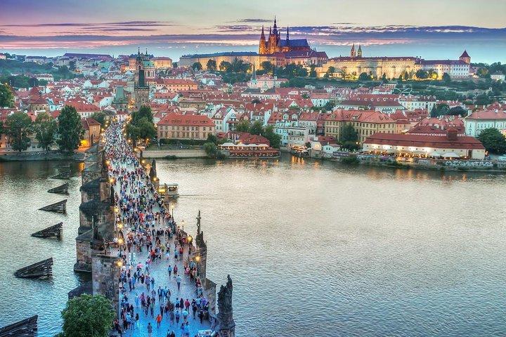 Transfer from Karlovy Vary to Prague: Private daytrip with 2h for sightseeing