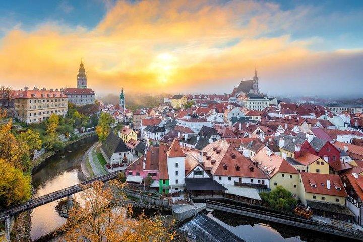 Private Transfer from Hallstatt to Cesky Krumlov with 2 Sightseeing Stops