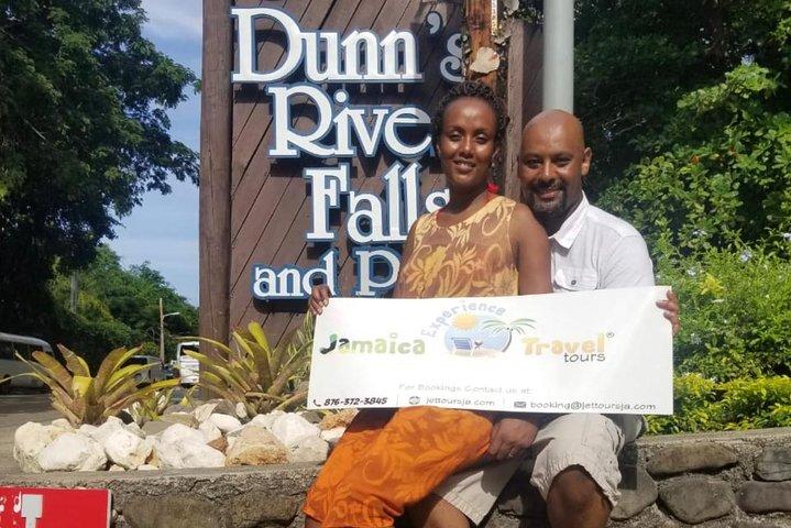 Private Tour from Montego Bay to Martha Brae River Rafting & Dunn’s River Falls 