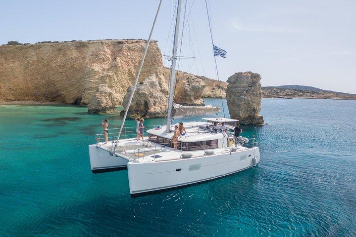 Catamaran All inclusive-Day Cruise to Naxos or Paros with Lunch