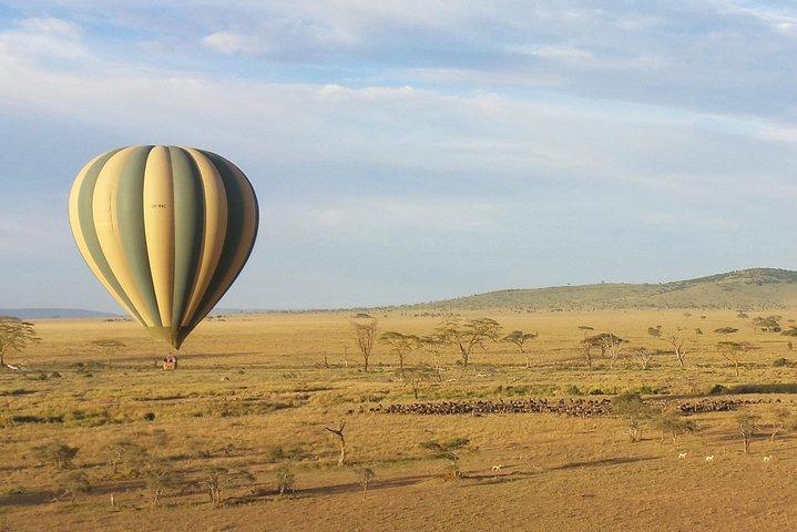 Serengeti Balloon Safari and authentic bush breakfast