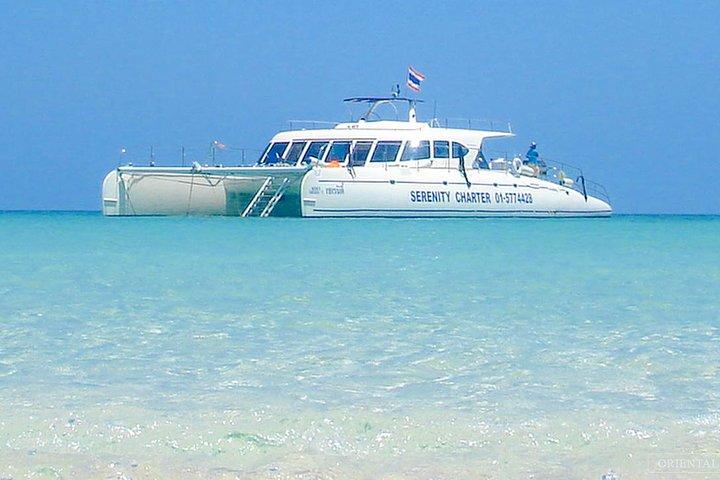 Pattaya : Full Day Yacht Catamaran Island tour and Snorkeling with lunch 