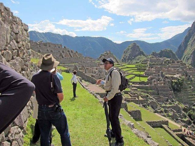 Hire a fluent English speaking and professional Machu Picchu guide