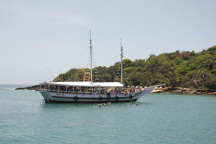 Búzios Full day: Boat and Trolley Tour with Lunch from Arraial do Cabo