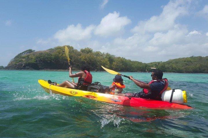 Discover the islands in the bay of Le Robert - Kayak rental half day