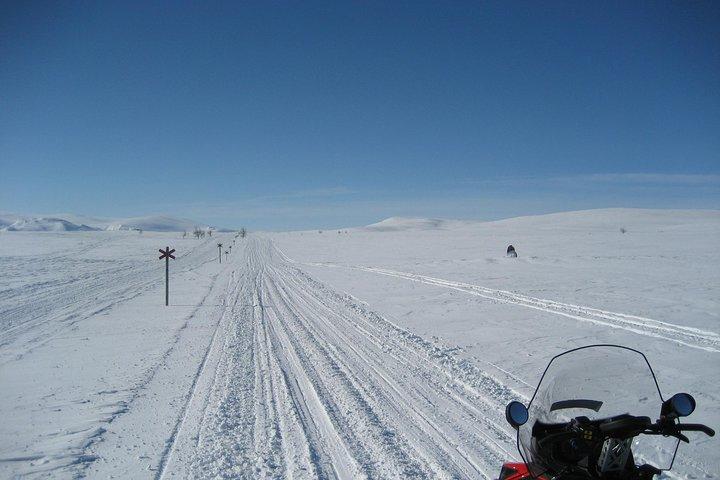 5-Day Snowmobile Expedition in Swedish Lapland