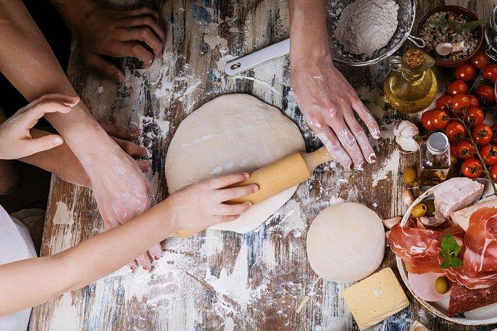 Cesarine: Pizza & Tiramisu Class at a Local's Home in Pescara