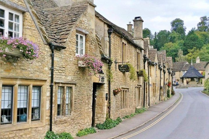 Iconic Cotswolds Half-Day luxury tour from Bath for 2-8 guests
