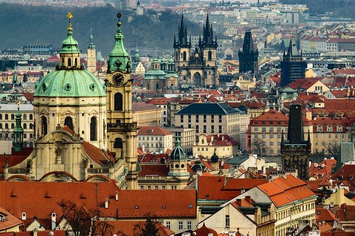 Private Scenic Transfer from Salzburg to Prague with 4h of Sightseeing