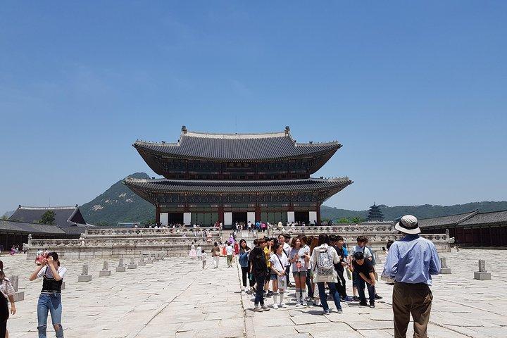 Seoul City Sightseeing Tour Including Gyeongbokgung Palace, N Seoul Tower, and Namsangol Hanok Village