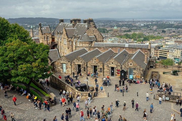 Edinburgh Castle PRIVATE TOUR with Ticket & Guide Included