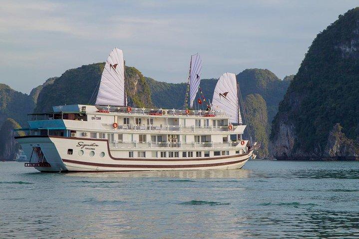 Bai Tu Long bay Luxury Cruise 2D/1N: Less touristy places, Kayaking, full meals