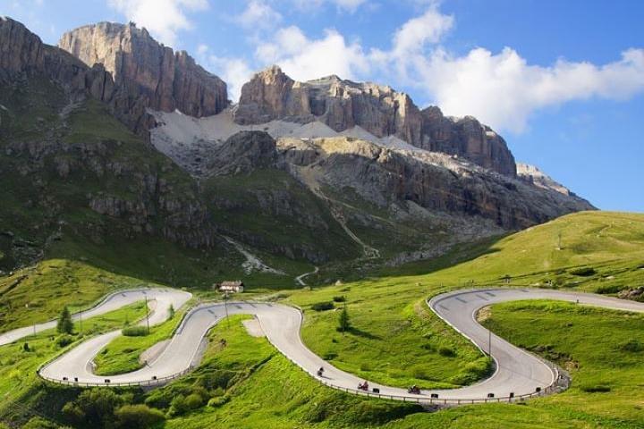 BIKE TOUR ON THE DOLOMITES - SELLA RONDA: Passo Pordoi-Sella-Gardena-Campolongo