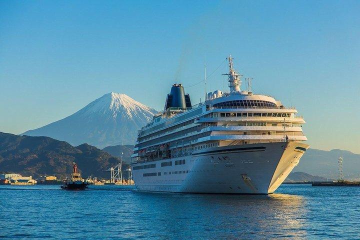 Sightseeing around Shimizu Port for cruise ship passengers