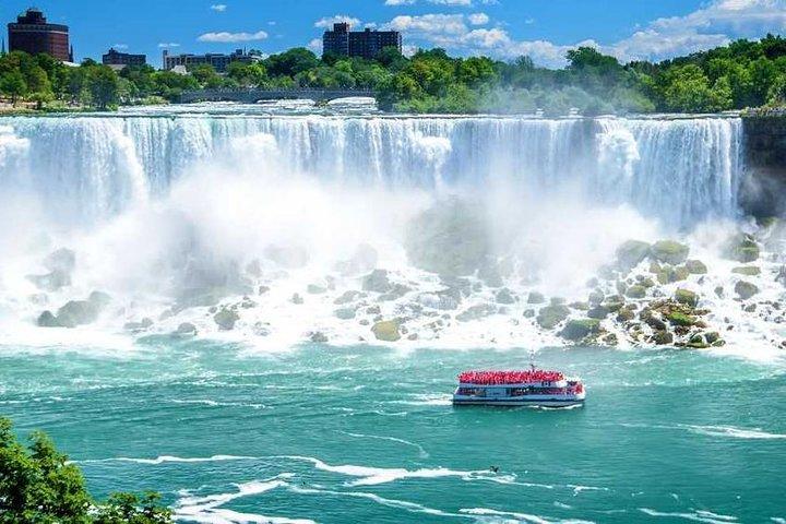 Small Group Tour of Niagara with Boat Cruise from Toronto