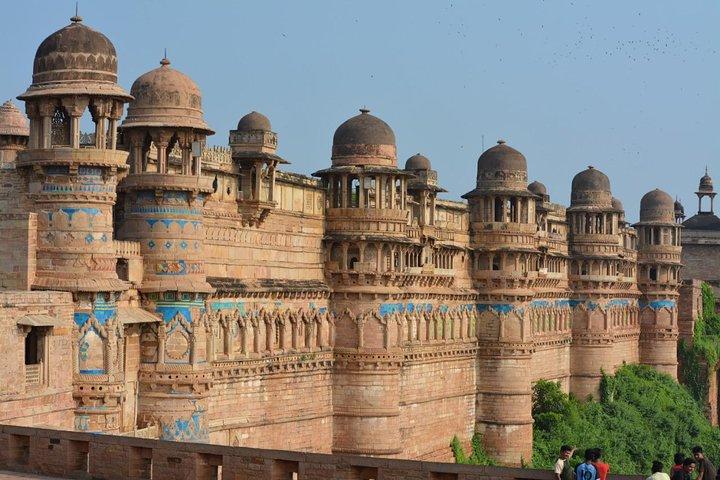 Gwalior tour with fort & beautiful palaces.