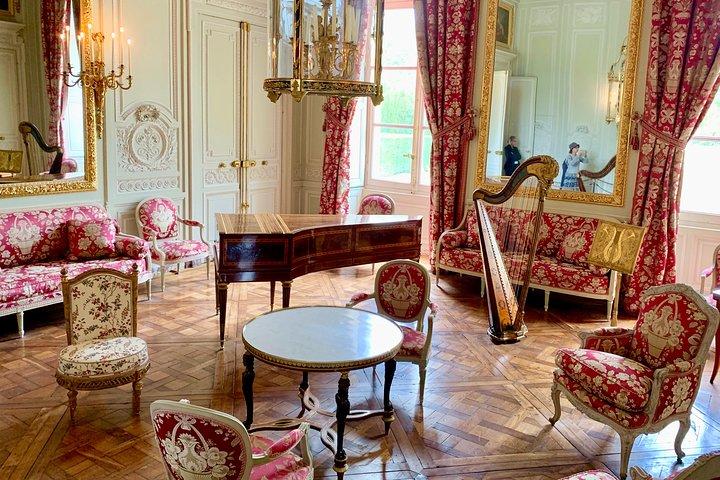 Versailles Palace & Marie-Antoinette's Estate Full Day Private Tour from Paris