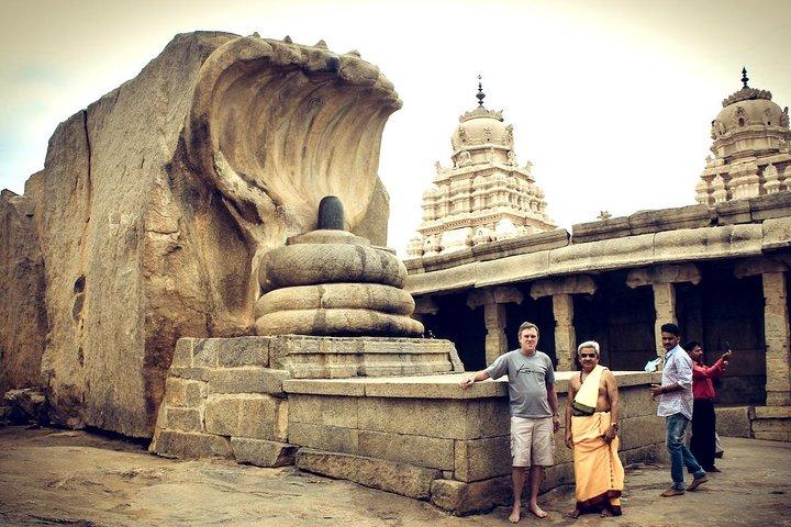 Day trip from Bangalore to Lepakshi for Temple architecture & paintings