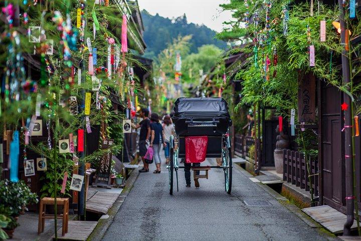 Explore Takayama by Rickshaw: Hotel Pickup included