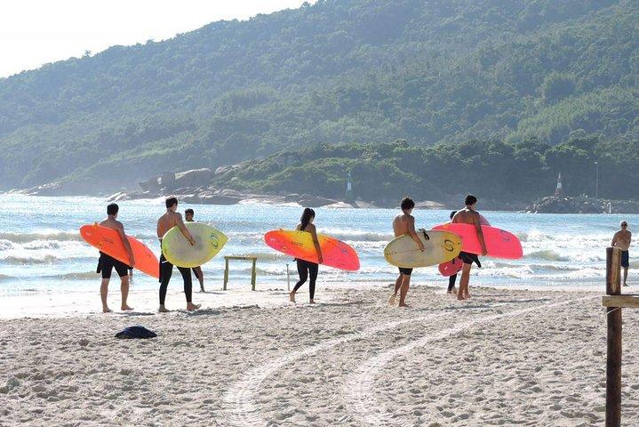 Group Surf Lessons - Florianópolis with Professional precursor Evandro Santos