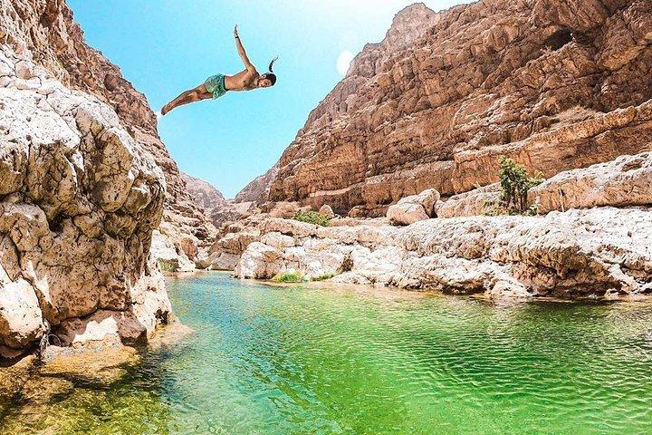 Wadi Shab full day tour (Muscat tours) : Private & custom tours