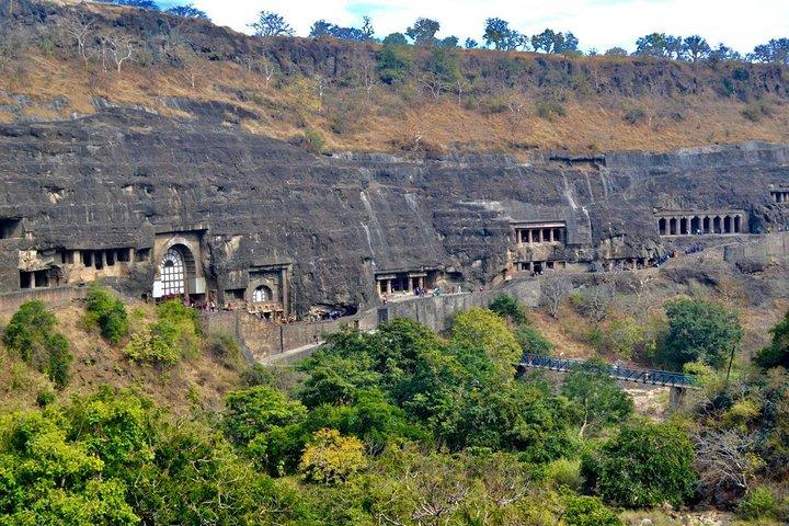 From Aurangabad: Independent 1-day trip to Ajanta or Ellora caves