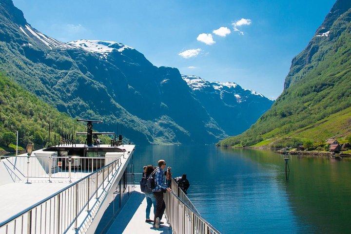 Guided day tour - Premium Nærøyfjord Cruise and Flåm Railway 