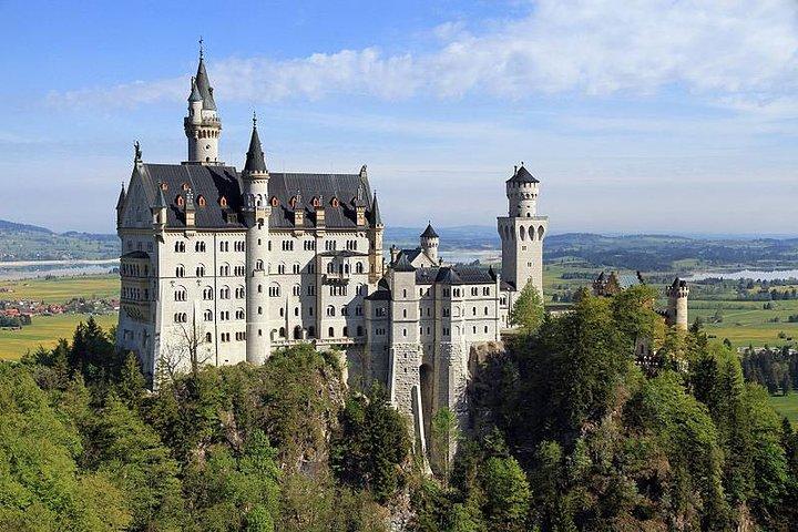 Full Day Tour to Neuschwanstein Castle incl. Carriage ride and guided tour 