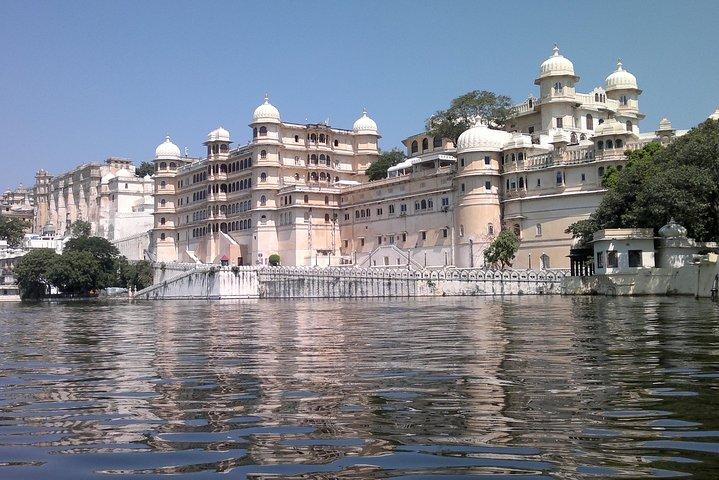 Ahmedabad to Udaipur private transfer