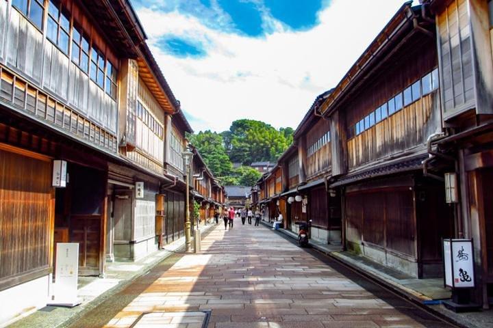 Kanazawa Full-day Private Tour with Government Licensed Guide