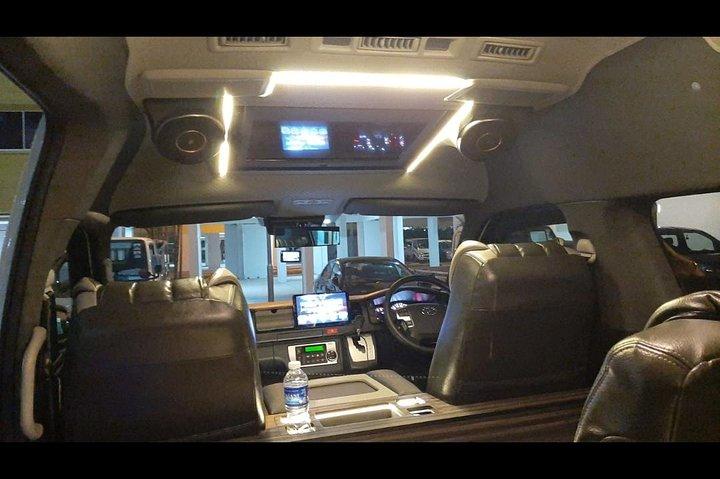 Minibus & Minivan 13 Seater Arrival Transfer in Singapore