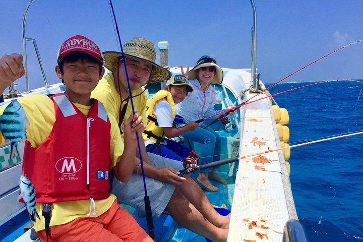 2 hours family fishing in Okinawa