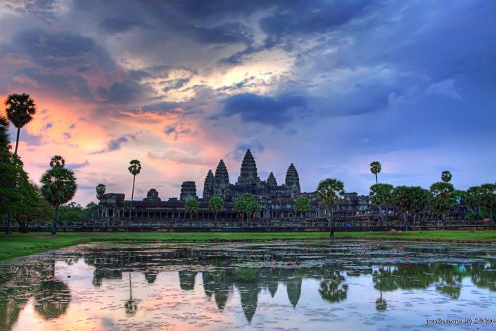 Small-Group Explore Angkor Wat Sunrise Tour with Guide from Siem Reap