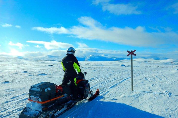 3-Day Snowmobile Expedition in Swedish Lapland