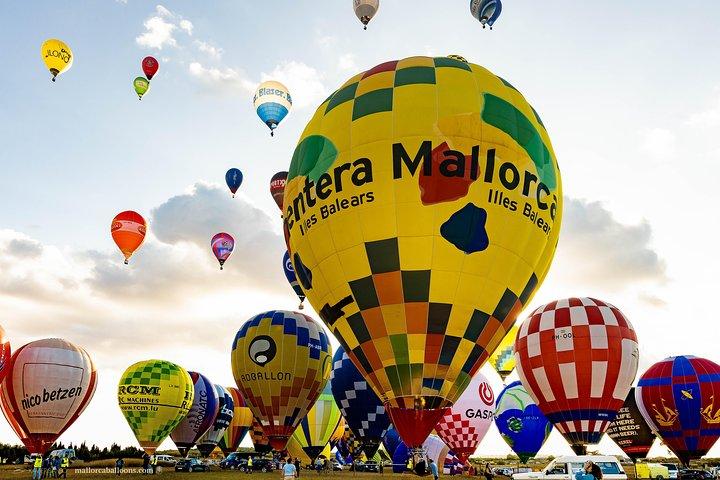 Romantic Sunrise Balloon Tour in Majorca