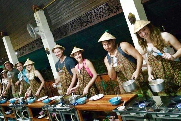 Cooking Evening Class Chiang Mai Visit Organic Garden and Market