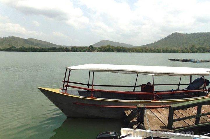  Lake Bosomtwe Boat Cruisely and Kumasi City Tours 