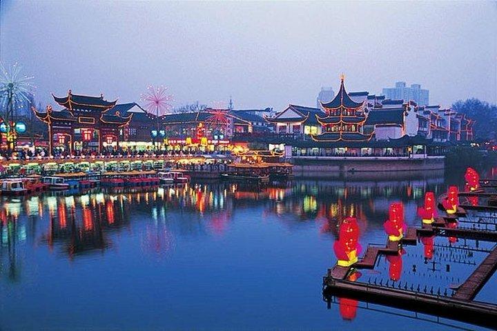 Nanjing City Private Night Tour with Qinghuai River Cruise and Dinner Option