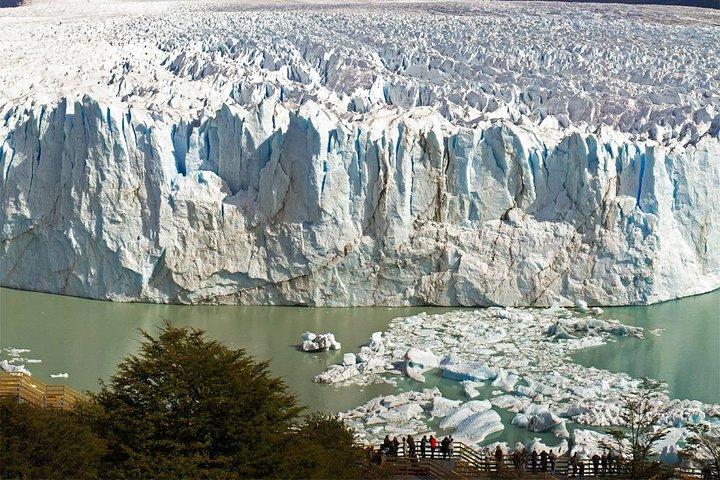 Excursion to the Perito Moreno Glacier, with guide and transfer to / from the hotel