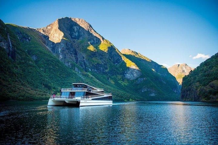 Self-guided day tour - Premium Nærøyfjord Cruise & Flåm Railway 
