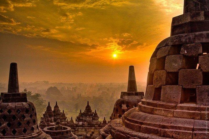 Borobudur Sunrise & Prambanan Temple Trip (3.30am - 01.00pm)