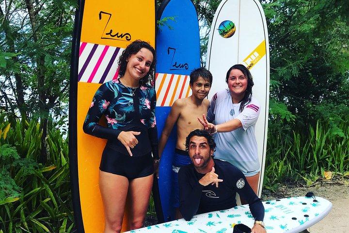 Come and learn to surf at the best surf spots in Guadeloupe.