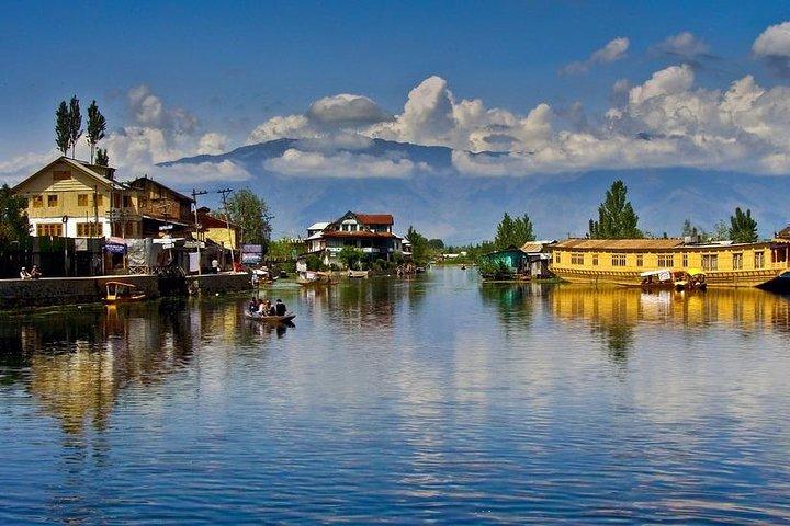 A Serene Holiday in Kashmir